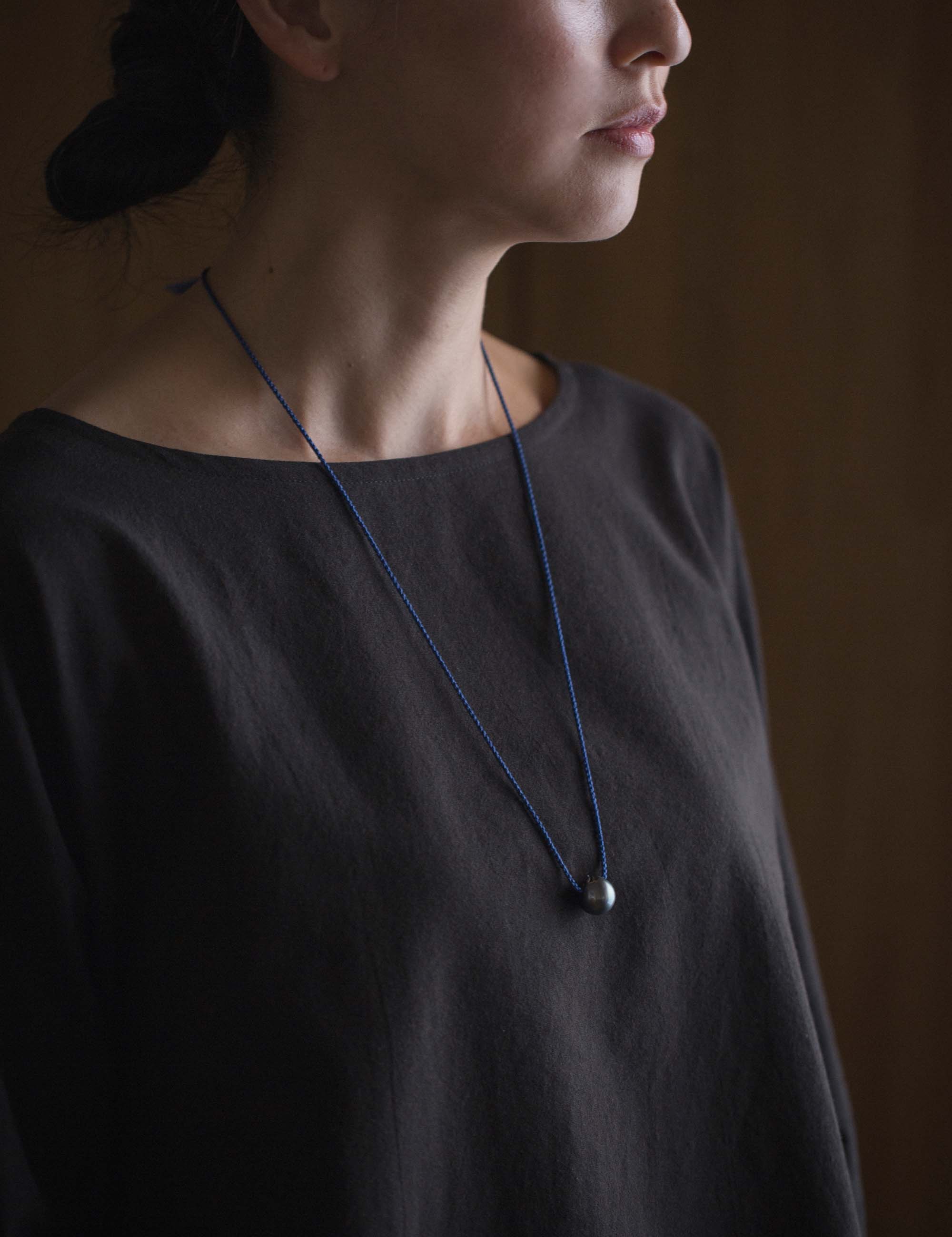 ヨーガンレール　ブルーグレー　シルク編み　ネックレス　ババグーリ 南洋パールと絹紐のネックレス / ヨーガンレール | ヨーガンレール