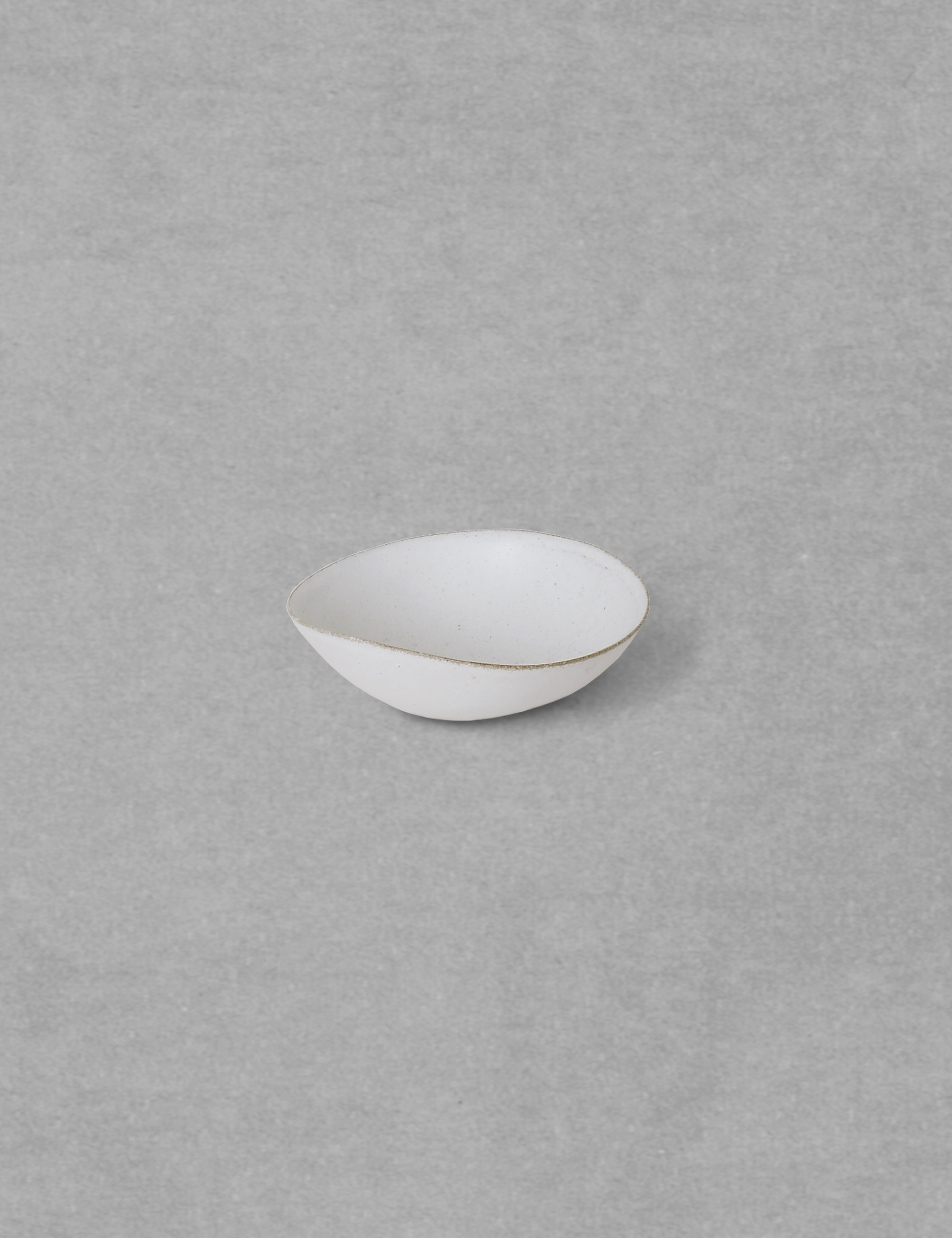 白い陶器の鉢 (M) /ババグーリ