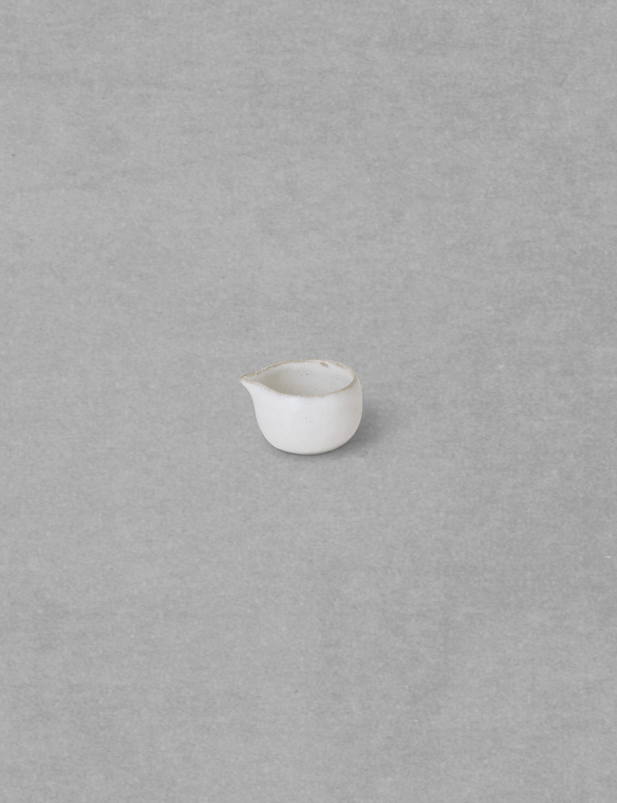 白い陶器の小片口 / ババグーリ